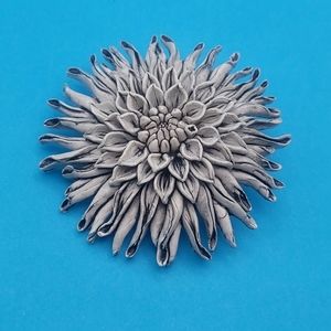 Stunning Detailed Vintage Dalia Floral Pin